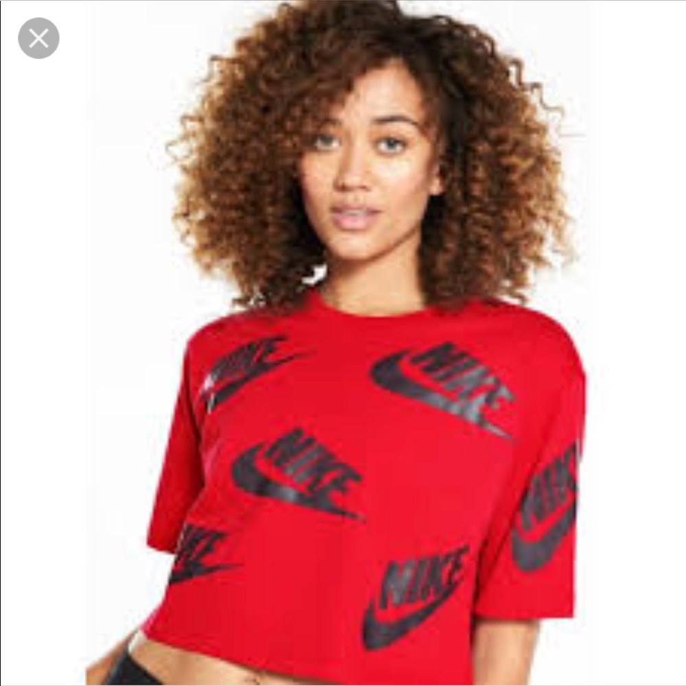 Nike Crop T-shirt. Never worn.